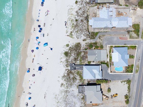 Luxury Beach Vacation Home wit Large Pool & Upscale Decor